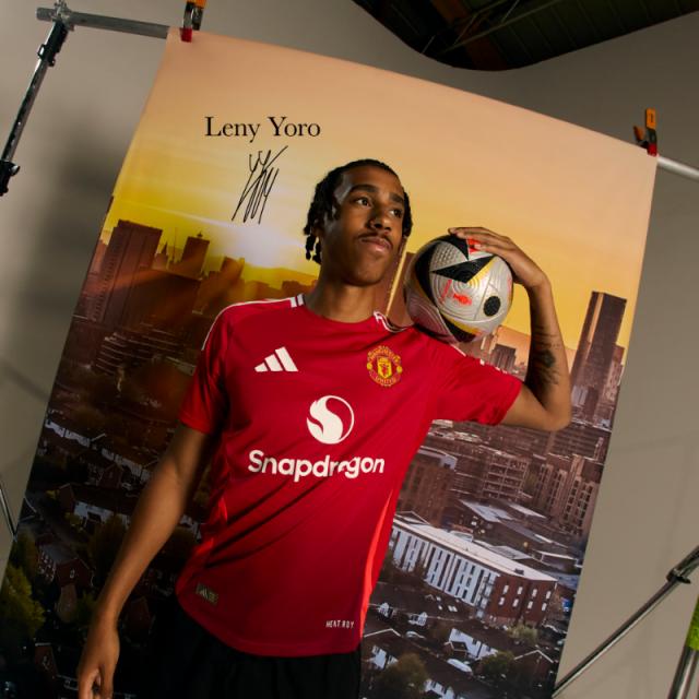 华体会体育-曼联再砸重金签18岁中卫 滕哈赫将把红魔变橙魔？