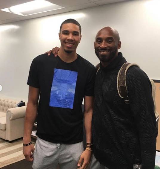 开云体育下载-超越偶像！塔图姆季后赛三分命中数达293记 超越科比独占历史第11